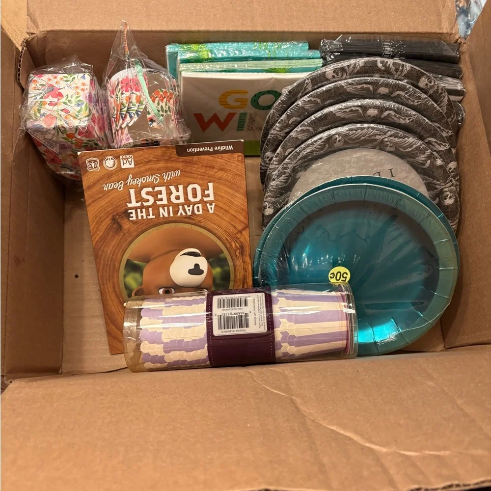 Mix of Random Party Supplies Kit - Green